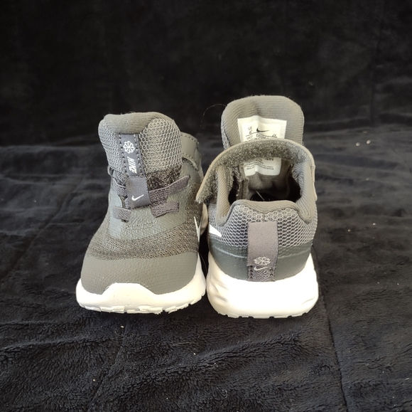 NIKE REVOLUTION 5 TODDLER Grey Running SHOES SIZE 4C BQ5673 Lightweight GOOD - Picture 4 of 15
